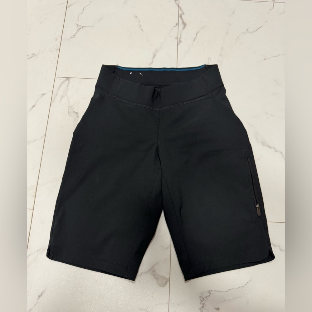 Columbia omni-shield Women's Black athletic Short - size XS